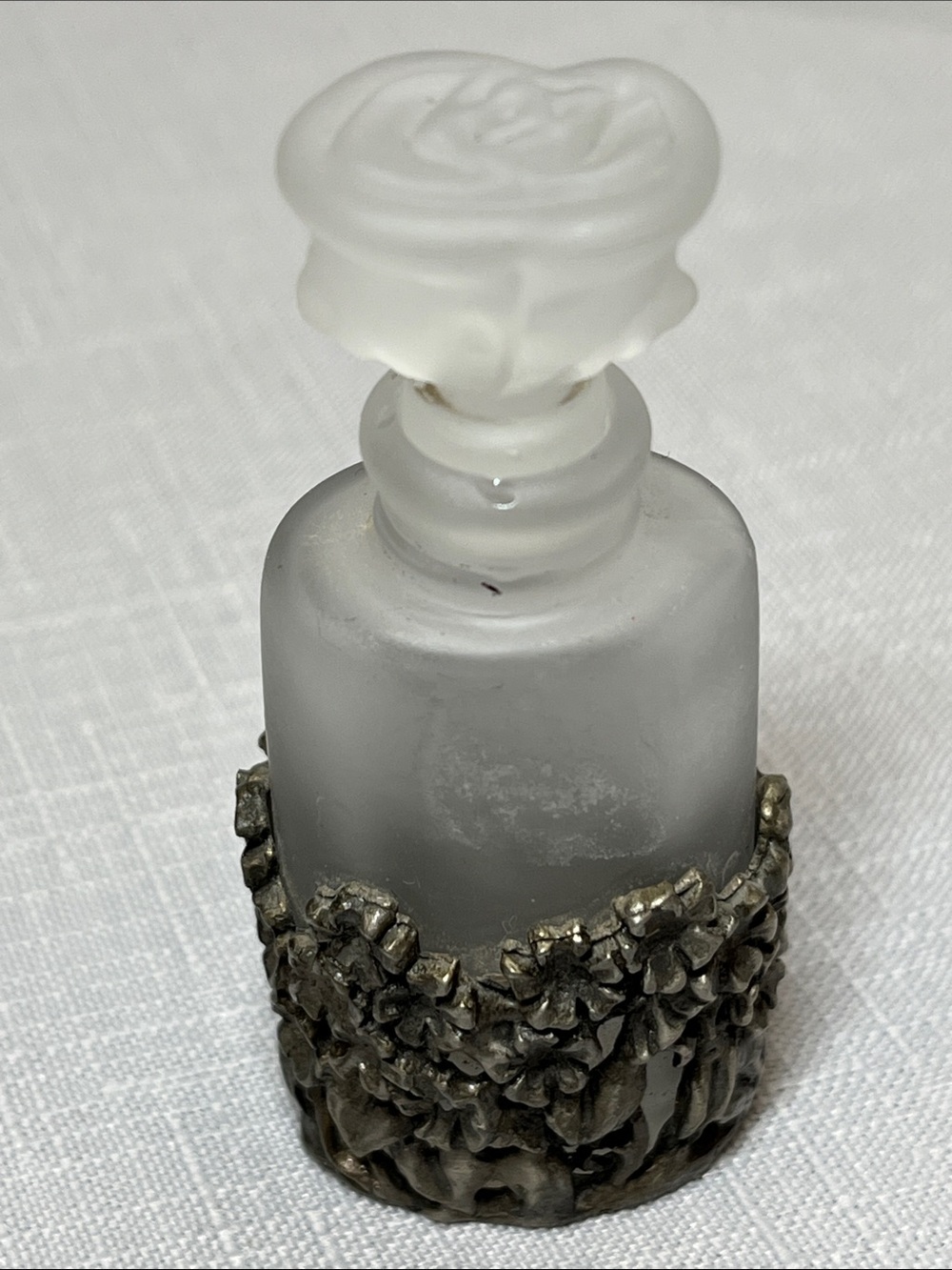 VINTAGE PERFUME BOTTLE 
FROSTED GLASS 
FLORAL PEWTER BASE HOLDER 
ROSE STOPPER
